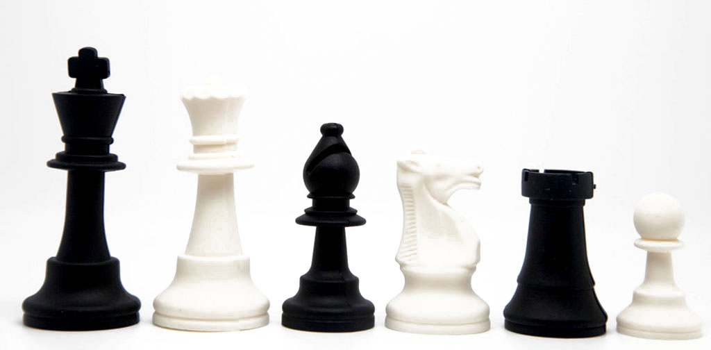 Piezas de ajedrez de silicona blancas y negras. 2100000037278