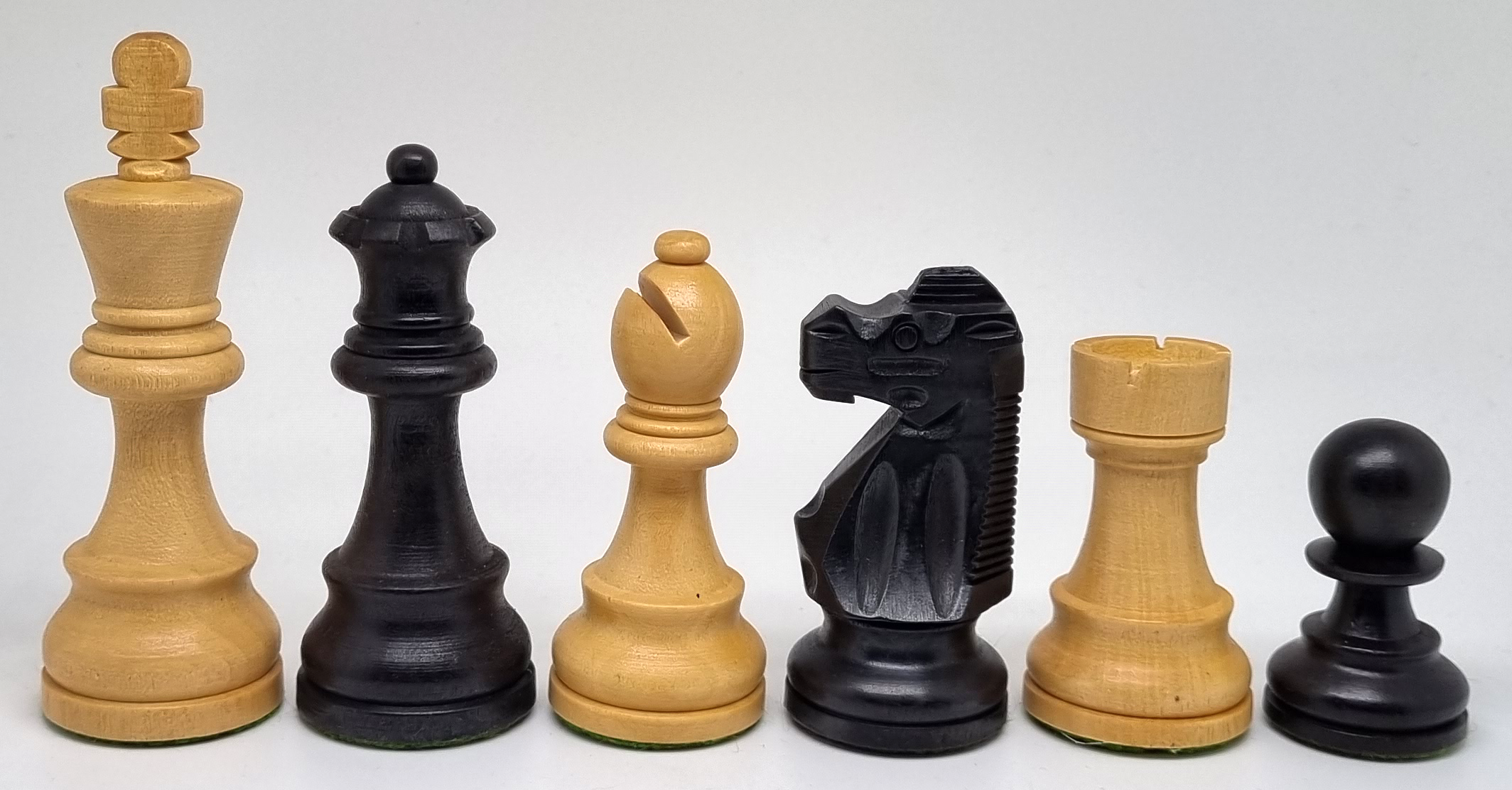 VI/ Piezas de ajedrez modelo French "3,75" Ebanizado. 5166