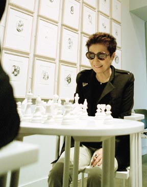Llega "Yoko Chess", el ajedrez blanco de Yoko Ono en formato "app"
